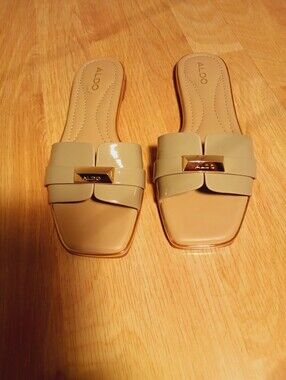 ALDO/  Women's/ Beige Gold Trim Slide Sandals/Size 7